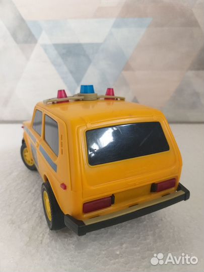 Игрушка СССР машина Нива 