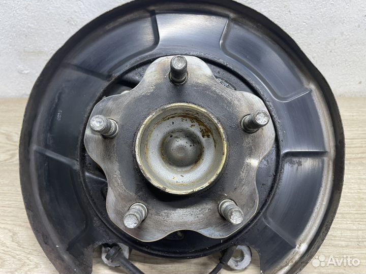 Кулак задний правый Nissan Teana J32