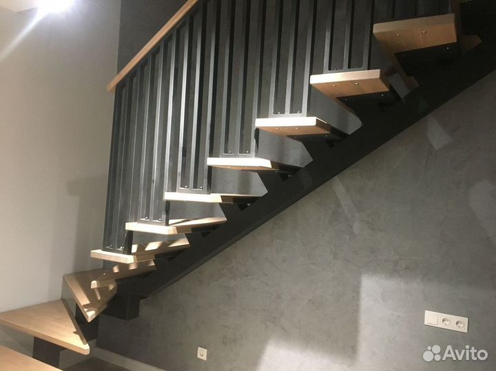 Лестница на 2 этаж / Лестница на металлокаркасе