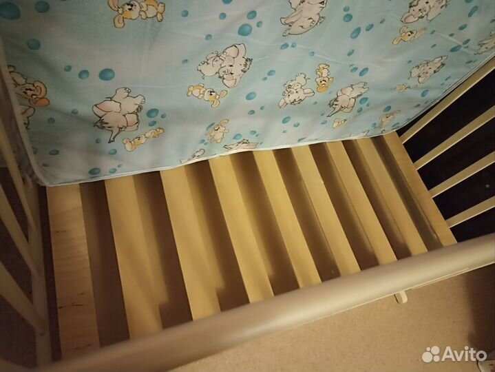 Кроватка с маятником и матрасом