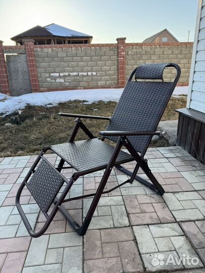 Шезлонг под ротанг