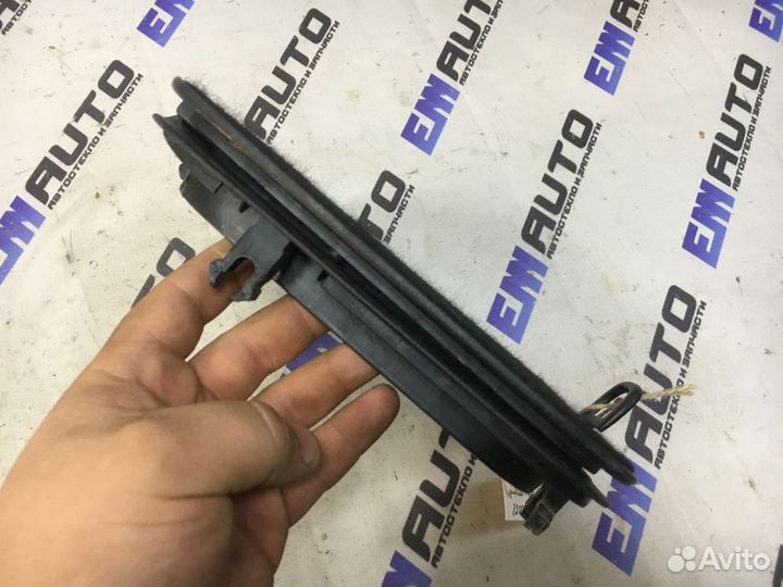 Крышка потайного ящика Рено Меган 2