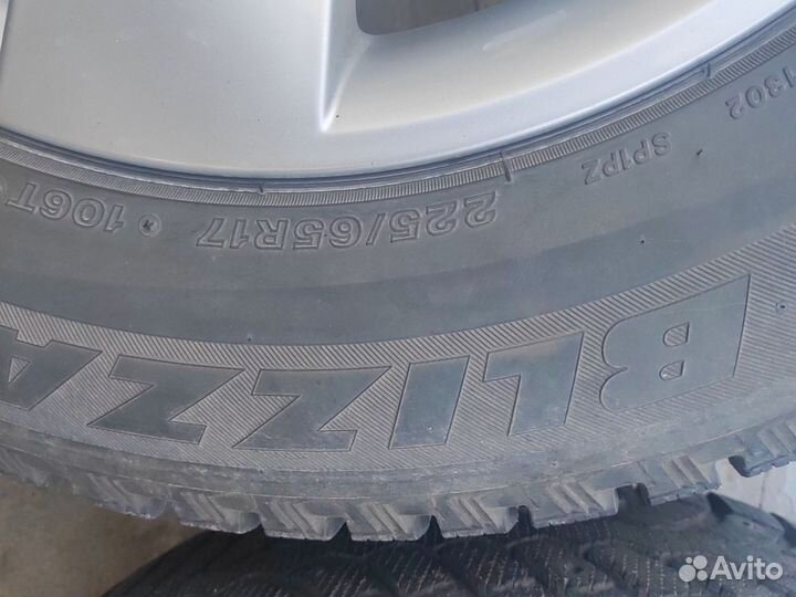Bridgestone Blizzak Spike-01 225/65 R17
