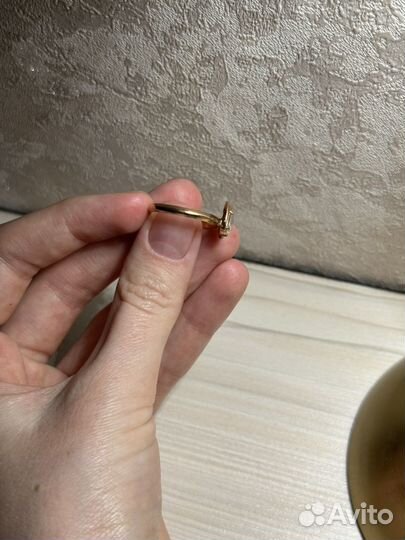 Золотое кольцо с фианитами 585