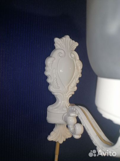 Изящный светильник настенный