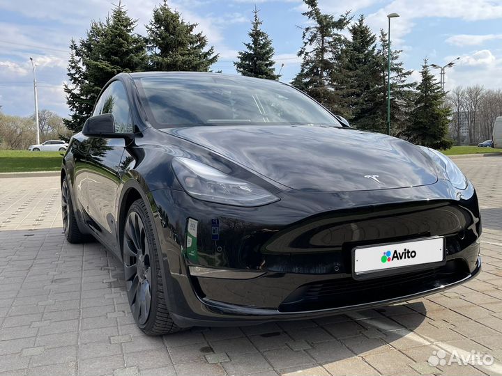 Tesla Model Y AT, 2022, 5 200 км
