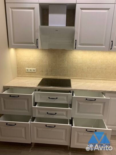 Кухня белая угловая на заказ