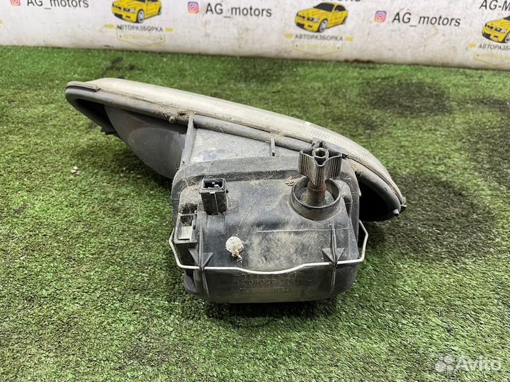 Фара противотуманная левая Peugeot 406 Пежо