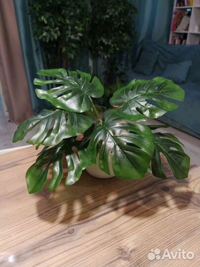 Искусственные цветы в горшках