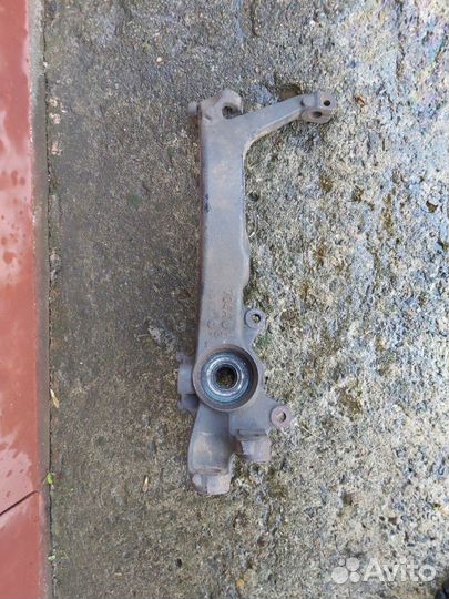 Кулак поворотный правый audi a6 c5 Allroad
