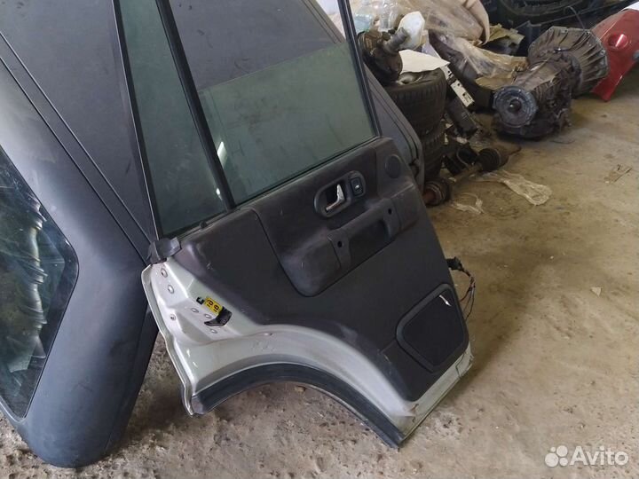 Дверь задняя левая Discovery 2