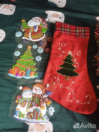 Новогодние украшения и посуда