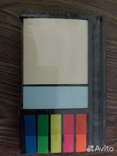 Набор клейких листов и стикеров продается