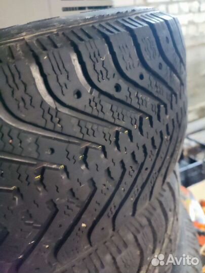 Goodyear UltraGrip 500 215/60 R16