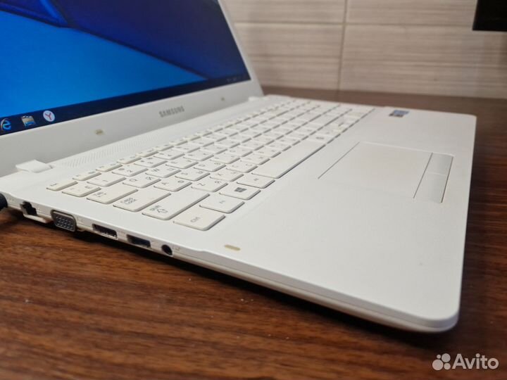 Ноутбук Samsung 15.6/i3/Radeon AMD /RAM 6Gb/SSD