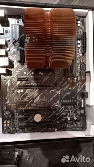 Материнская плата с процессором и памятью