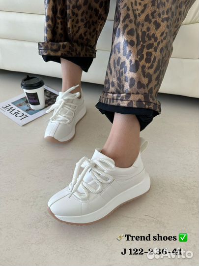 Кроссовки женские