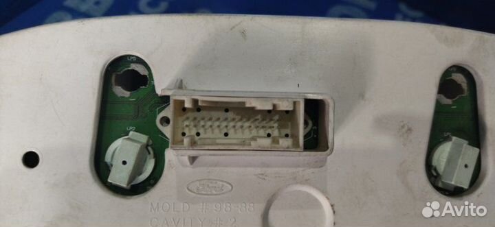 Панель приборов Ford Focus 1 седан eydk 2004