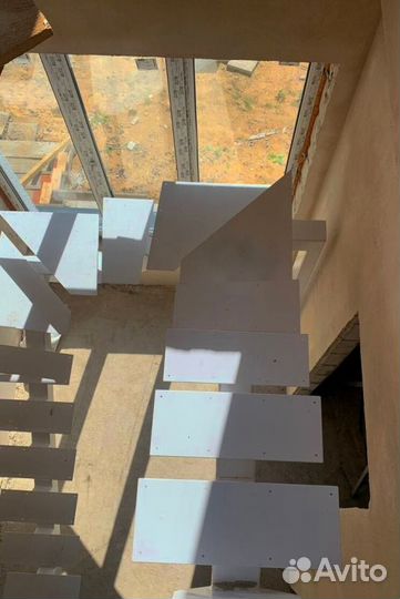 Лестница для коттеджа на заказ