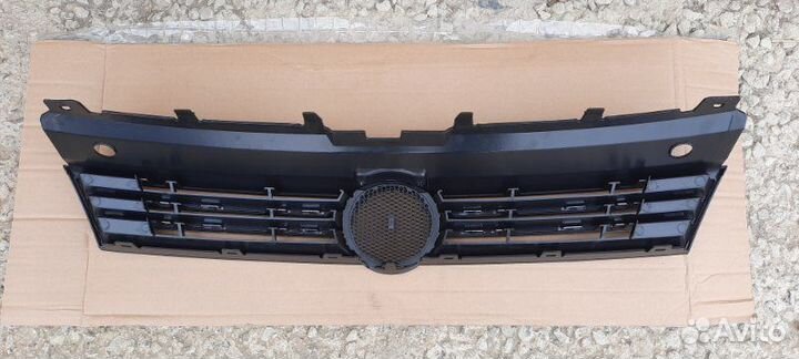 Решетка радиатора передняя Volkswagen Polo 5