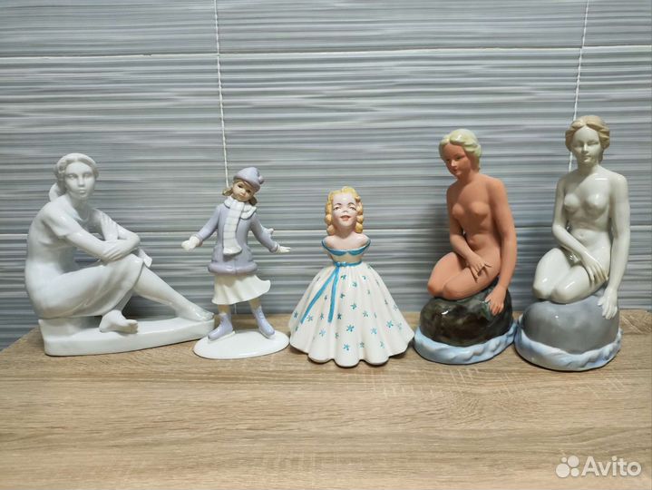 Статуэтка девочка с лейкой