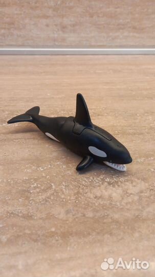 Игрушка Касатка из киндер макси