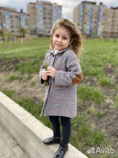 Пальто для девочки 3-5 лет; сапоги 28; берет