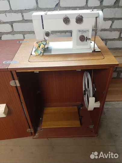 Швейная машинка ножная
