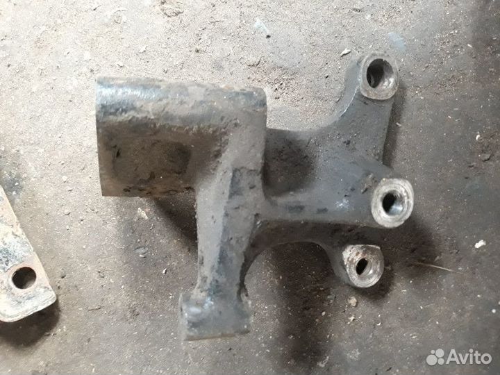 Кронштейн двигателя (верхний ) Nissan Primera P12