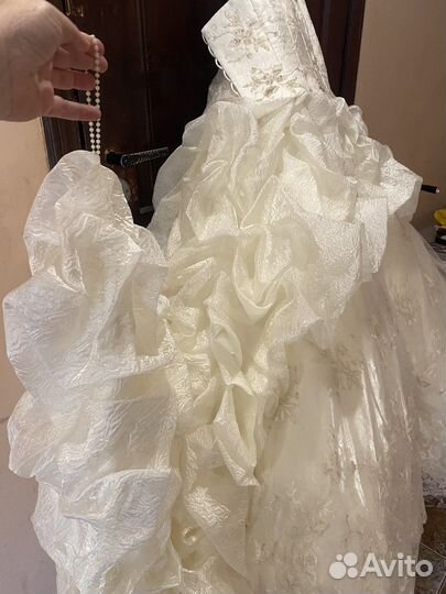 Новое с бирками для красивой выпускницы