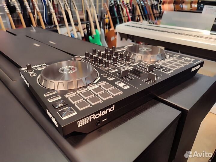 Roland DJ-202 - DJ-контроллер