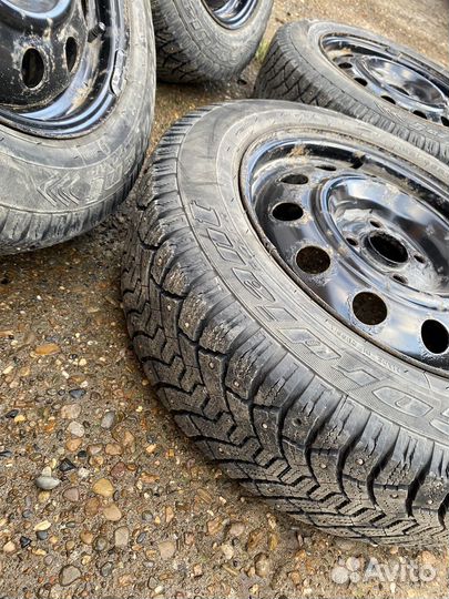 Продам комплект зимних колес cordiant