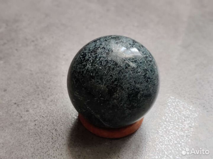 Камни и минералы коллекция