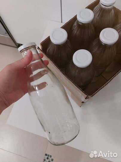 Бутылки стеклянные с винтовыми крышками от молока