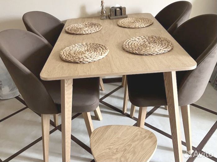 Кухонный стол из натуральной древесины