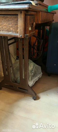 Швейная машинка зингер