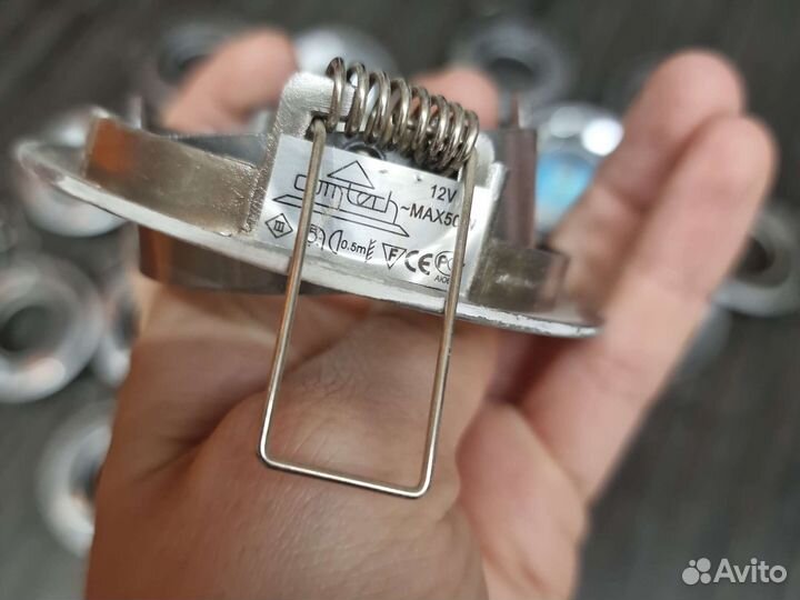 Красивые встраиваемые софиты хром из металла