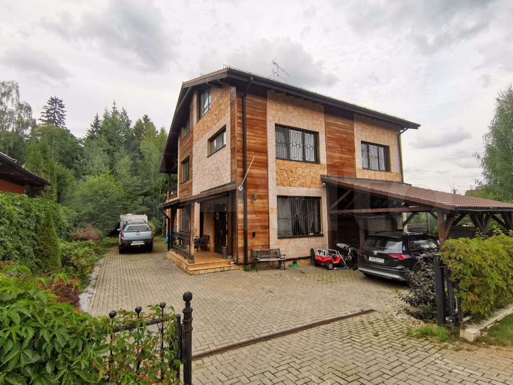 Коттедж 487 м² на участке 22 сот.