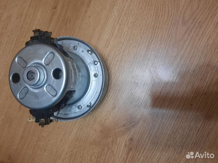 Пылесос Bosch GL-40 1500W (запчасти) бу