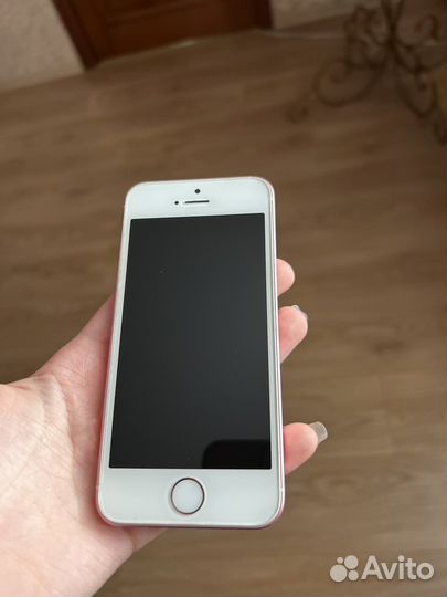 iPhone SE розовый 32 гб