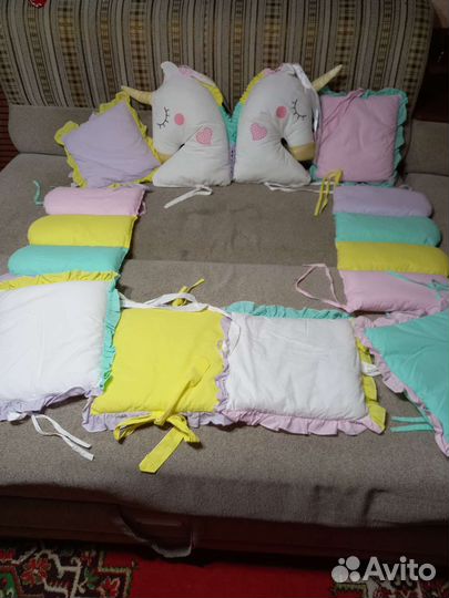 Комплект подушек в кроватку