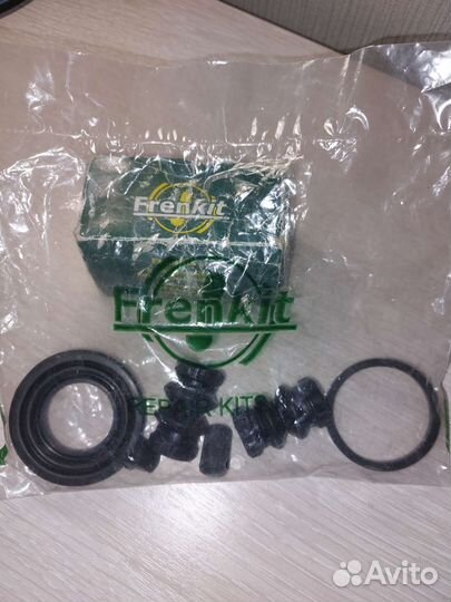 Ремкомплект суппорта тайота королла 2006