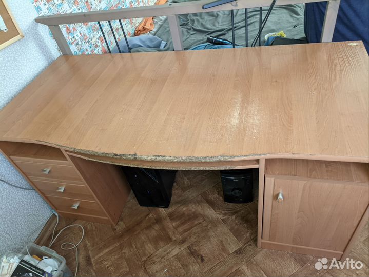 Письменный стол