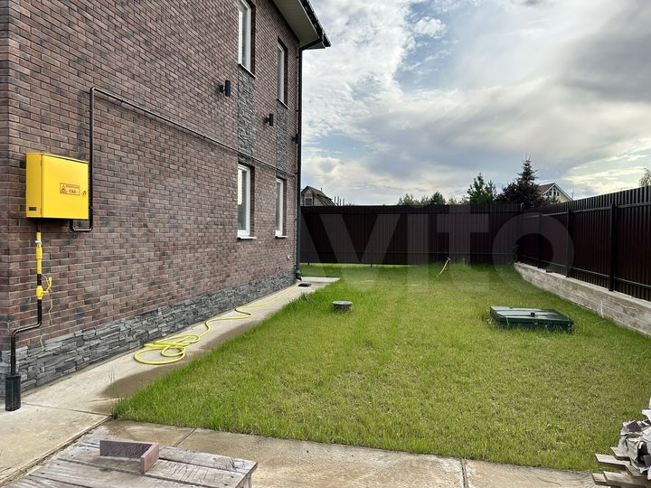 Дом 220 м² на участке 9 сот.