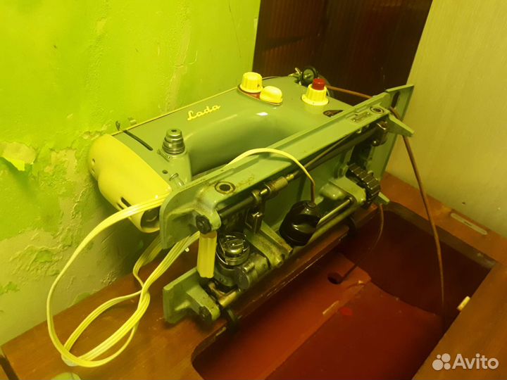 Швейная машина бу ножная с подсветкой LADA