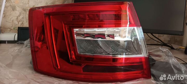 Заданий левый фонарь Skoda Octavia а7