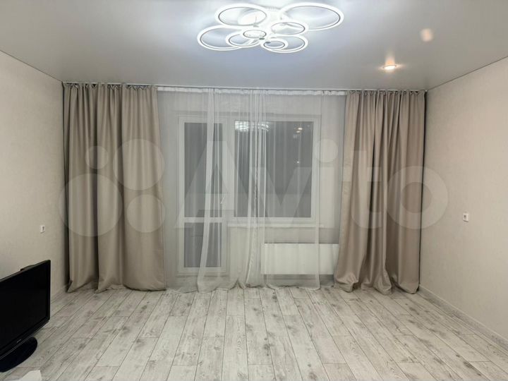 2-к. квартира, 57 м², 1/10 эт.