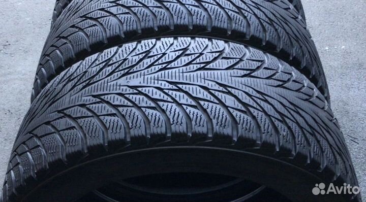 Nokian Tyres Hakkapeliitta R2 245/45 R18