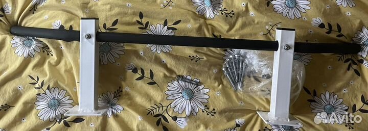 Турник настенный