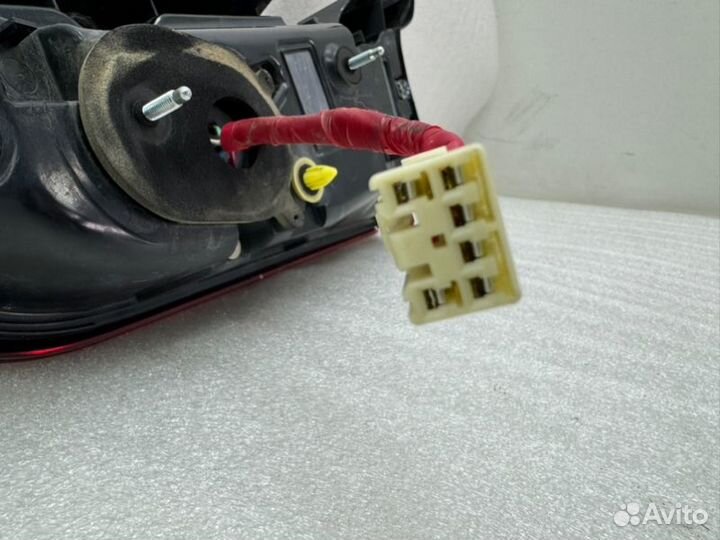 Фонарь внутренний LED задний левый Lexus Lx3 570